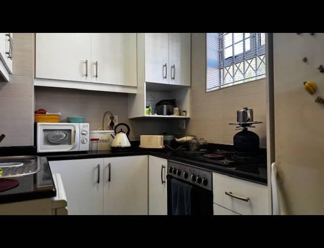 1.5 BEDROOM APARTMENT FOR SALE IN ESSENWOOD